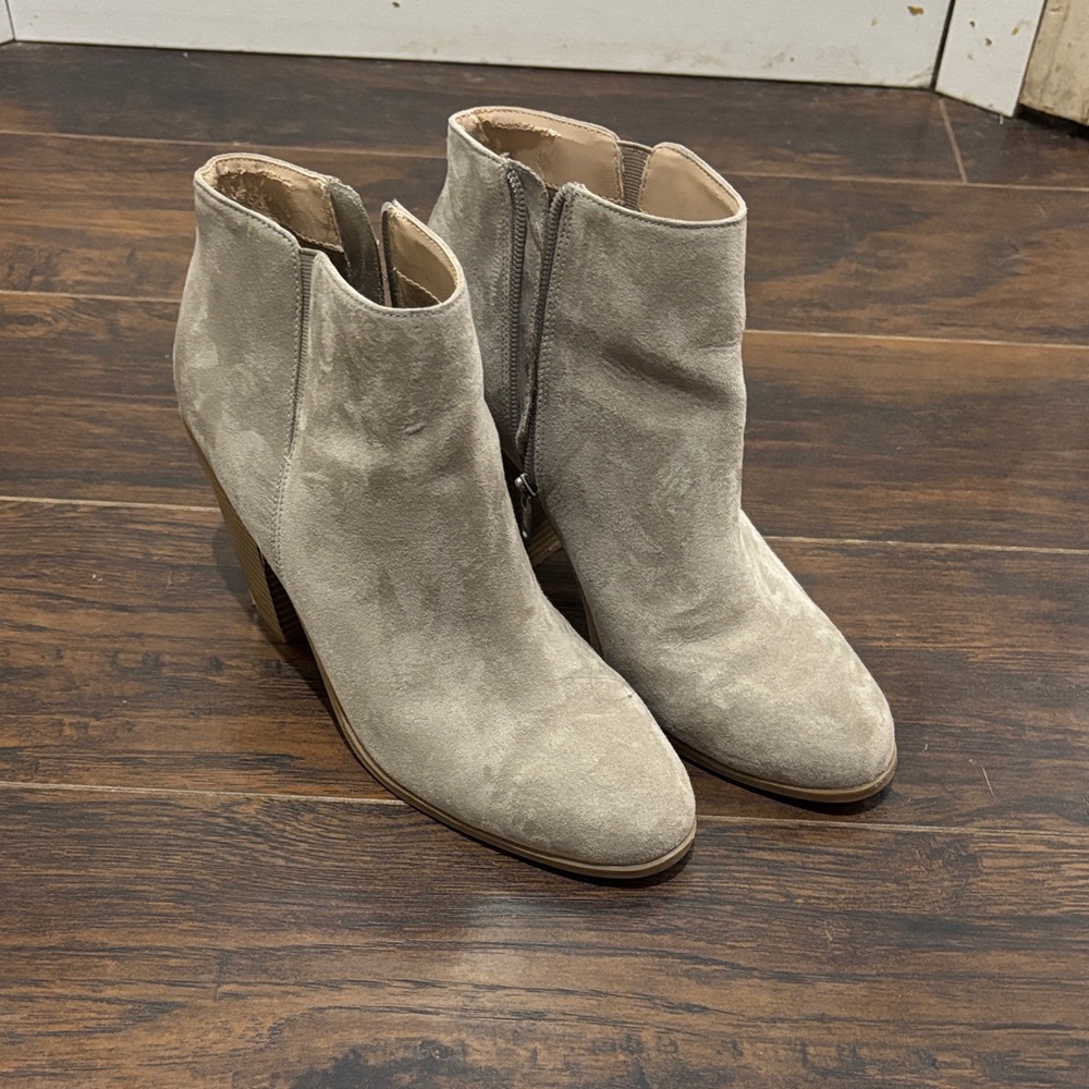 Banana Republic Stylish Beige Ankle Boots